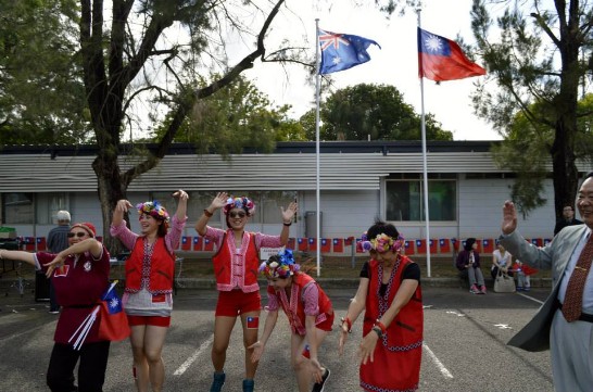 駐布里斯本辦事處結合僑團舉行中華民國103年元旦升旗典禮