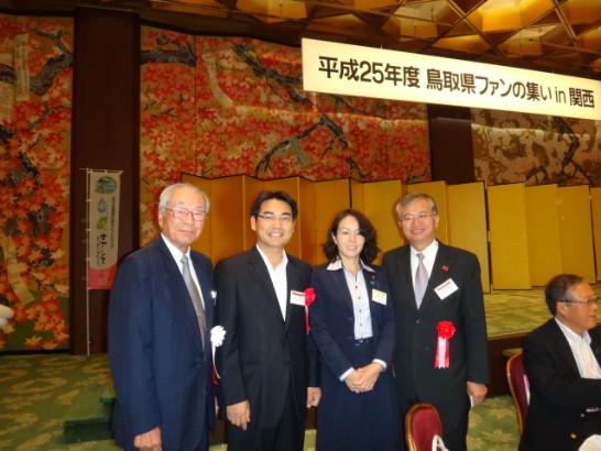 蔡處長(右一)與韓國駐神戶總領事李成權(左二)、杉田水脈眾議員(右二)合影