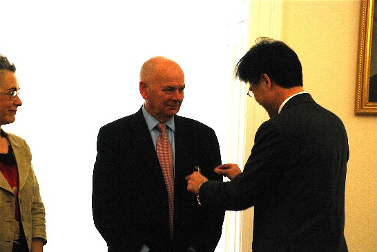 Dr. Ian McKee was presented with “Friend of Foreign Service Medal” in recognition of his outstanding contributions to promoting the relations and friendship between Scotland and the Republic of China (Taiwan)