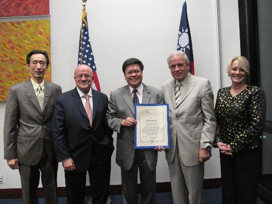 Mayor Tomas Regalado of the city of Miami and President Eduardo Padron of Miami-Dade college host welcome dinner for Secretary General Chen of New Taipei City 