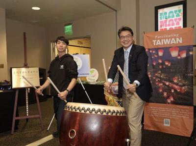 Director General Chou campaigned for Taiwan's participation in the WHA through drumming