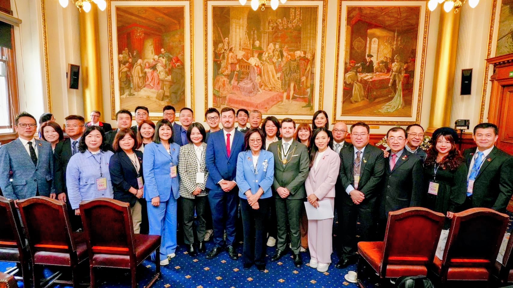Kaohsiung delegation took group photo at the City of Edinburgh Council
