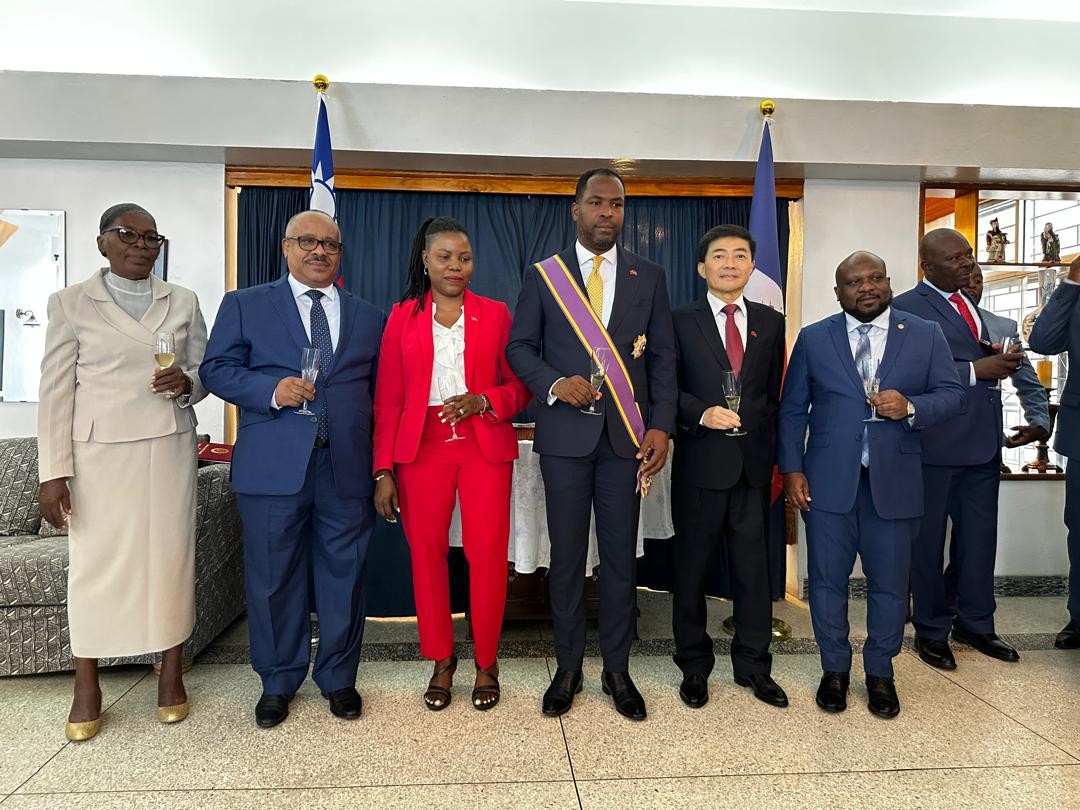 Photo de groupe après la cérémonie