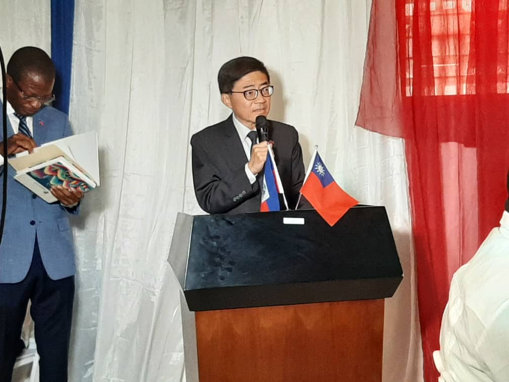 Dans son discours, l'Ambassadeur Cheng hao, HU a déclaré: grâce à la signature de ces quatre accords d’exécution, Taïwan continuera d’appuyer la production de riz, de fruits et de légumes en Haïti, de renforcer l’autonomie des producteurs et de contribuer à la sécurité alimentaire du pays.
