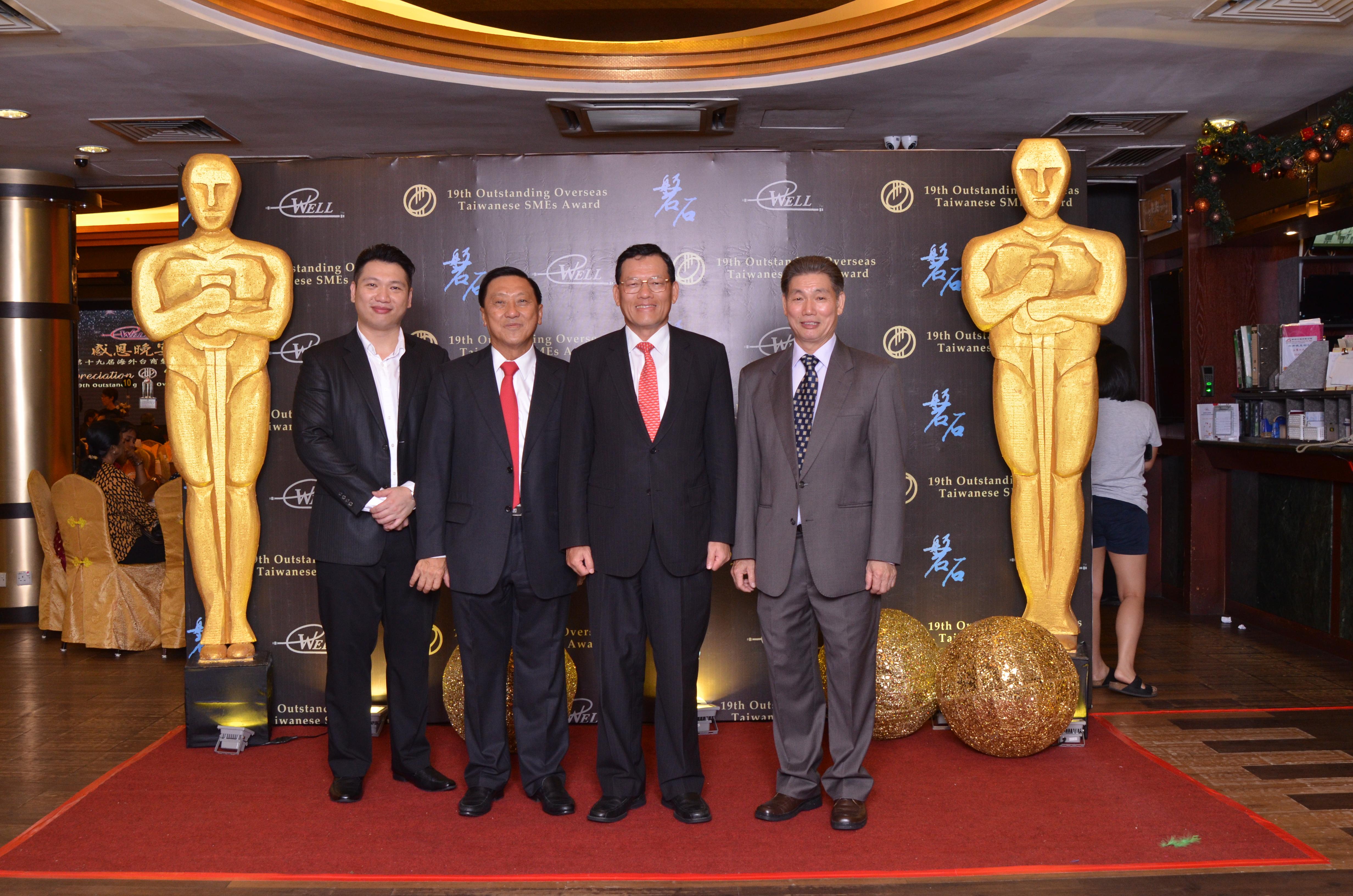 Wakil Chang, James Chi-Ping (kanan dua) menghadiri Wellcall Hose (M) Sdn Bhd  Appreciation Dinner &amp; Honor For The 19th Outstanding Overseas Taiwanese SMEs Award