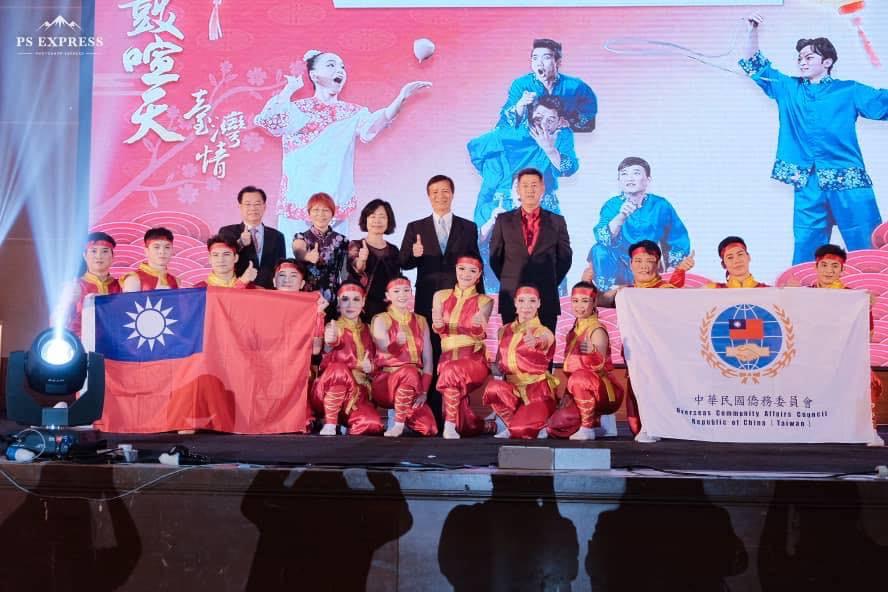 2019 Lunar New Year Goodwill Mission dengan peserta mengambil gambar bersama-sama.
