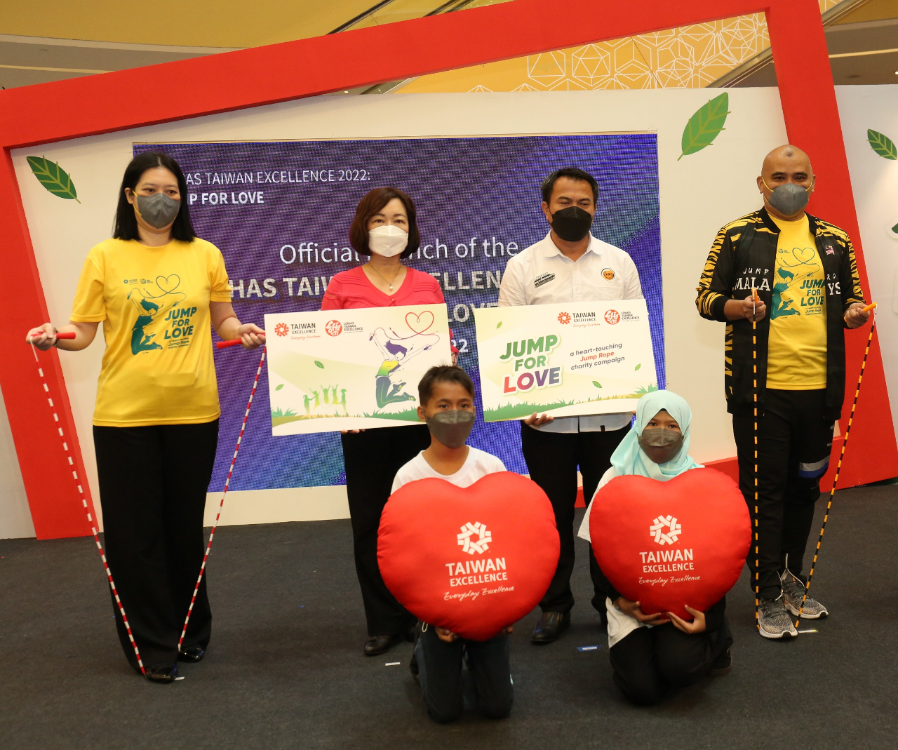 Majlis tersebut telah dirasmikan bersama oleh Wakil Anne Hung, En Halman Salleh, Timbalan Pengarah Bahagian Sukan, Jabatan Belia dan Sukan Kuala Lumpur, Tn. Hj. Syaiful Anwar Bin Hj. Ishak, Presiden Persekutuan Lompat Tali Malaysia dan Cik Eve Peng, Pengarah Pusat Dagangan Taiwan Kuala Lumpur.