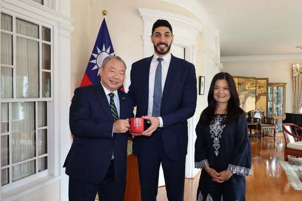俞大使夫婦7月7日於雙橡園接待前NBA球星暨人權倡議者 Enes Kanter Freedom