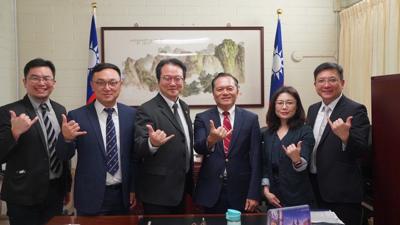 National Taiwan Ocean University Vice President Cheng-Yu Gu leads a delegation for a return visit to the University of Hawaii