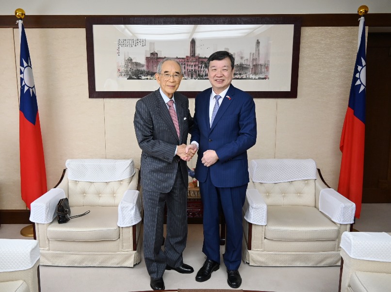 駐日代表李逸洋於7月2日會晤日本台灣交流協會前會長大橋光夫，就深化台日關係及促進世界和平等議題交換意見。駐日代表李逸洋(右)、「日本台灣交流協會」前會長大橋光夫(左)