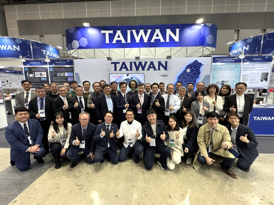 第25屆「國際奈米科技綜合展與技術會議」（The 25th International Nanotechnology Exhibition &amp; Conference, nano tech 2026）於1月28日在日本「東京國際展示館」(Tokyo Big Sight)盛大揭幕。臺灣駐日本代表李逸洋特前往會場參觀「臺灣主題館」（Taiwan Pavilion），深入瞭解參展團隊的技術及產品展示，並表達支持與鼓勵，展現李代表對臺灣與國際科技交流的高度重視。
照片：駐日代表李逸洋及臺灣主題館團隊合影。