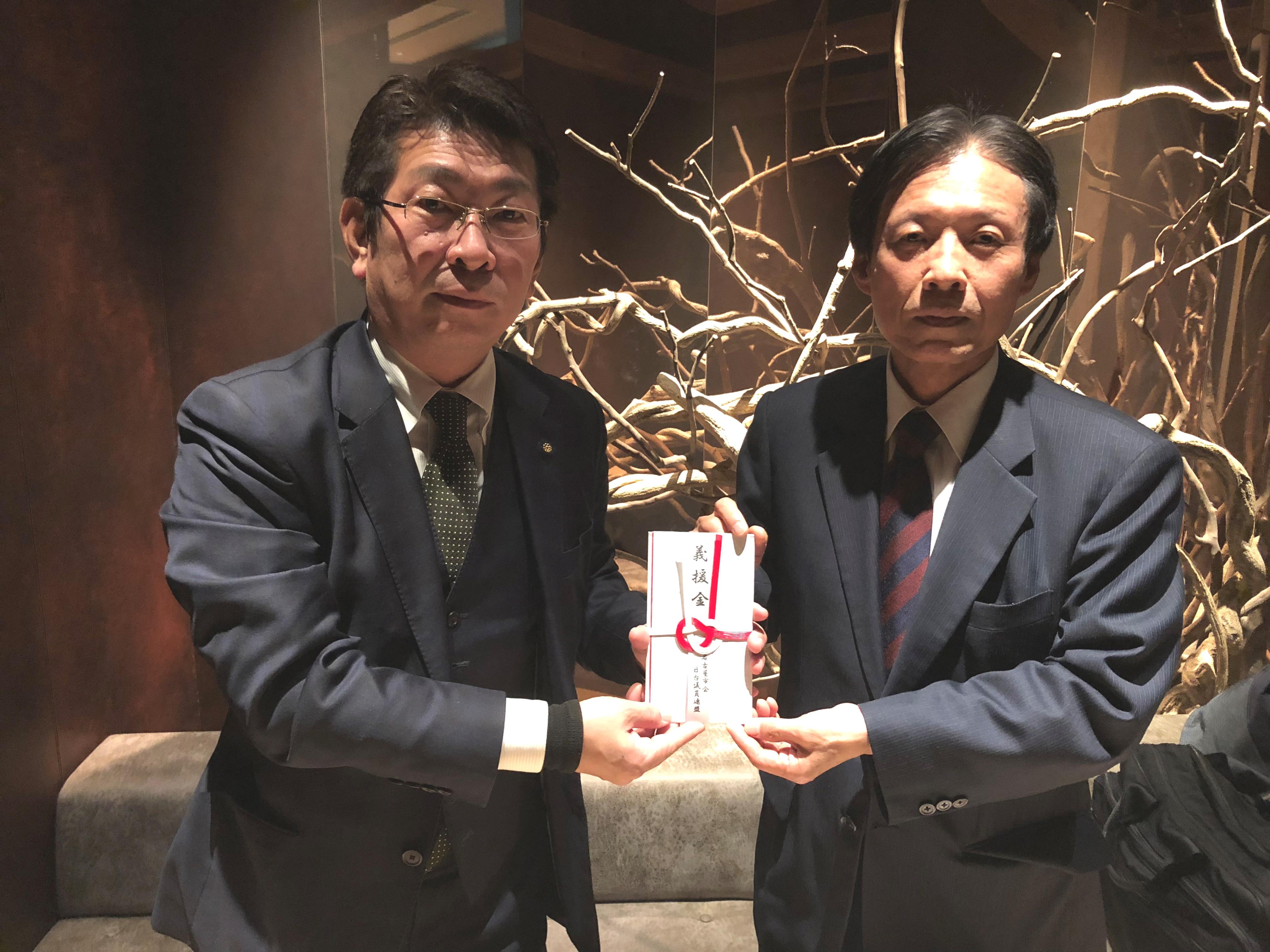 名古屋市議連藤田会長が花蓮地震の義援金を贈り、陳処長が政府代表で受け取る