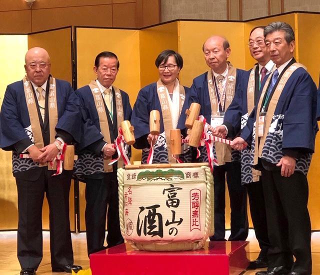 富山県主催の歓迎晩餐会（5月23日）
(謝代表（左2）、石井知事（右3）、周局長（右2）、葉会長（左3））