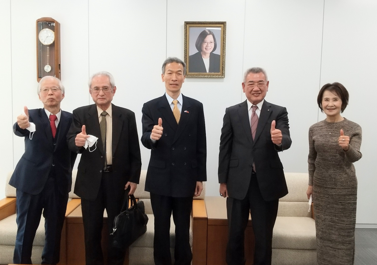 （左より）青井理事、北嶋副会長、向処長、野口会長、中橋理事 