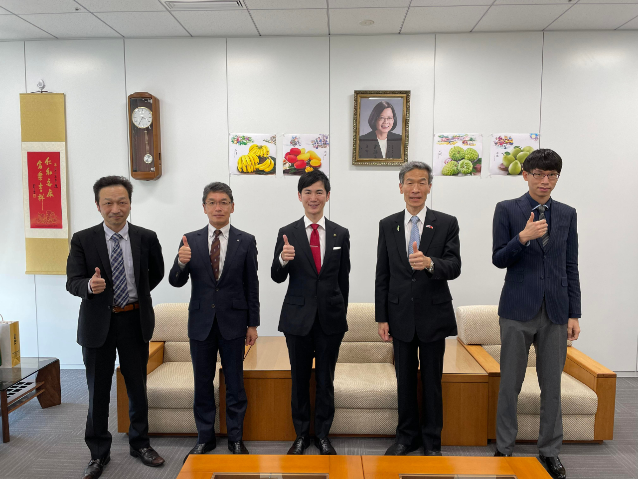 左より：松田課長、森岡部長、石丸市長、向処長、呉課長