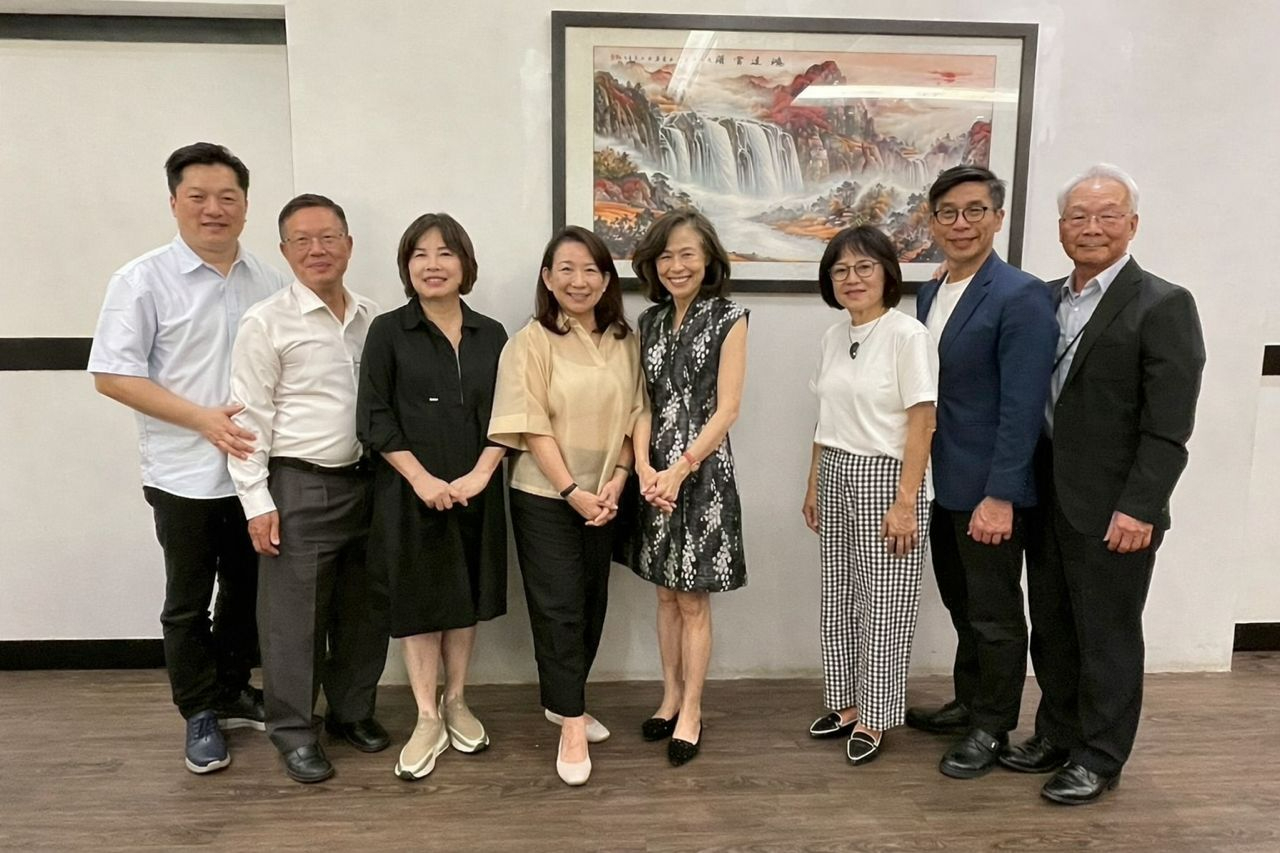 連大使2月9日訪問檳城接待前來訪問的台灣立法委員羅美玲、鍾佳濱、陳俊宇、賴惠員及林月琴，並主持晚宴邀集檳城台商會會長黃惠鈴、拿督許正得、拿督李輝達等台商領袖及當地社區領導人士與五位立委熱絡交流，共商如何促進台灣與馬來西亞雙邊關係，落實台灣新南向政策的推動。