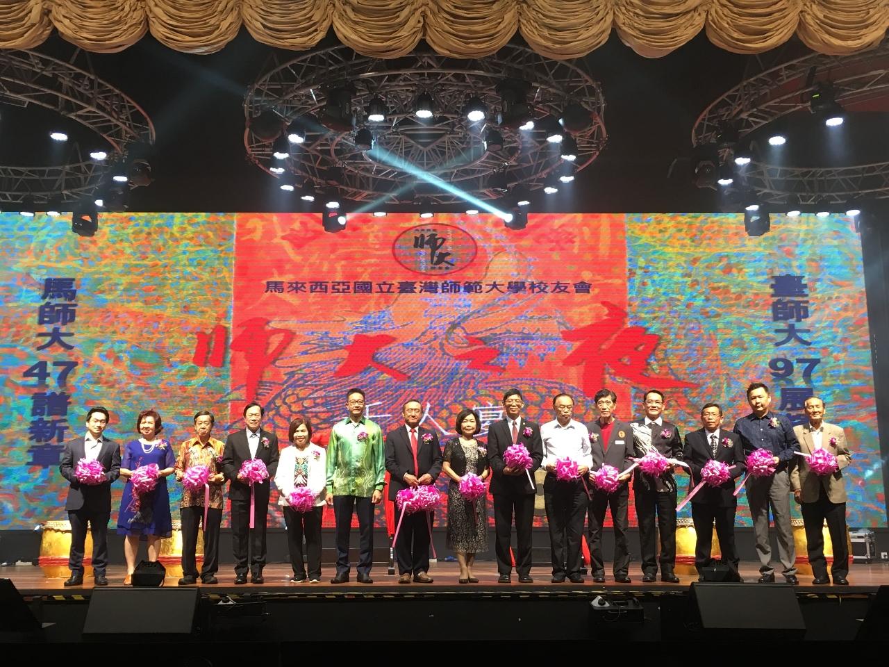 Representative Anne Hung attends “Thousand People” anniversary dinner ...