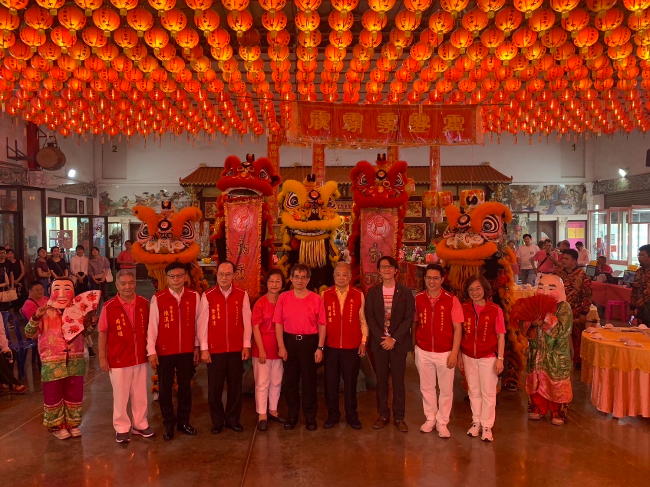 泰國南瑤媽祖宮於2025年4月20日隆重舉辦天上聖母聖誕祝壽大典，駐泰國代表處張俊福大使偕董思齊公使率領代表處同仁出席，與僑界賢達、泰國政要共襄盛舉，向媽祖祈求台泰兩地風調雨順、國泰民安。

出席貴賓包括南瑤媽祖宮主任委員林朝坤、監事長陳文瑞、建廟主委郭修敏、活動籌備主委林信慧、華僑協會余聲清主席、泰國台灣商會聯合總會陳漢川總會長，以及泰國龍仔厝府副府尹Banphot Chantarawong等政、僑界人士，場面溫馨熱烈。
